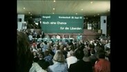 Kongress-Teilnehmer sitzen vor einer Bühne (Archivbild)  