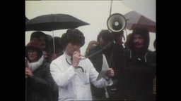 Ein Arzt spricht auf einer Kundgebung (Archivbild)  
