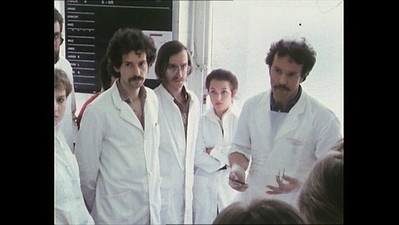 Medizinstudierende in einem Praparierkurs (Archivbild)  