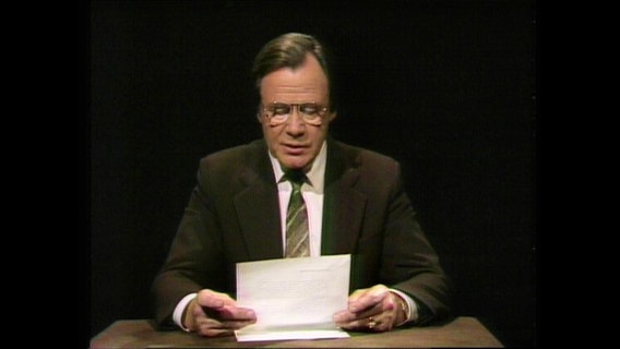 Ein Panorama-Moderator verliest die Erklärung zum Interview (Archivbild)  
