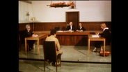 Gestelle Szene einer Gerichtsverhandlung (Archivbild)  