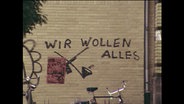 Ein Graffiti "Wir wollen Alles"  
