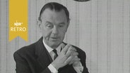 HHLA-Chef Ernst Plate bei einem Interview 1963  