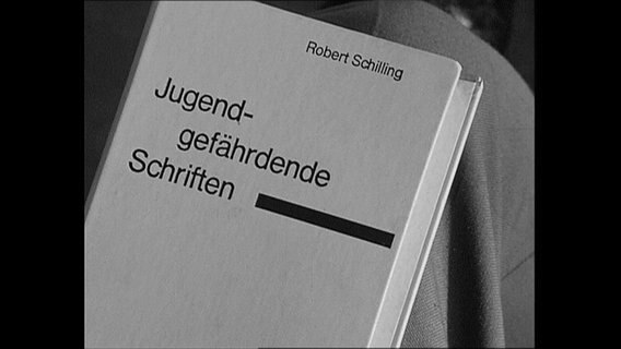 Das Cover eines Buches, auf dem Jugendgefährdende Schriften steht  
