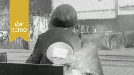 Schweißer bei der Arbeit 1964  
