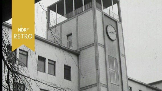 Uhrturm am NDR-Landesfunkhaus Rothenbaum 1964  