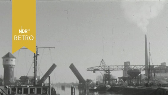 Blick in den Südhafen von Oldenburg 1964  