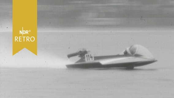 Speedboot bei Regatta auf dem Maschsee 1965  