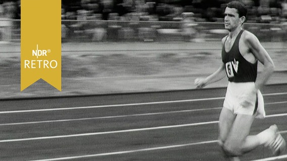 10.000-Meter-Läufer beim Leichtathletik-Meeting in Turku 1965 auf der Zielgeraden  
