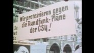 Eine Plakat gegen die neuen Rundfunpläne der CSU  
