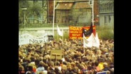 Eine Demonstration gegen die Treffen der Waffen SS  