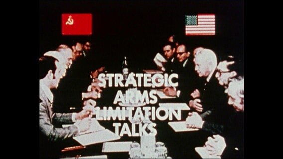 Aufschrift: Strategic Arms Limitation Talks  