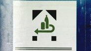 Pfand-Symbol auf einer Flasche  