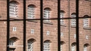 Gitterfenster eines Gefängnisses  