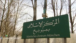 Schild des islamischen Zentrums München  
