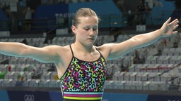 Wasserspringerin Tina Punzel konzentriert sich vor dem Sprung. Wasserspringerin Tina Punzel konzentriert sich vor dem Sprung.