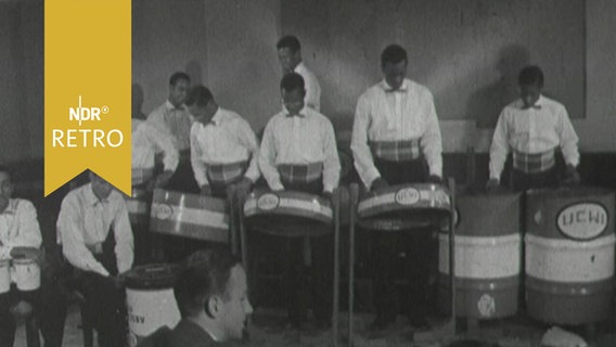 Jamaica-Steel-Band bei einem Auftritt 1958 in Norddeutschland  