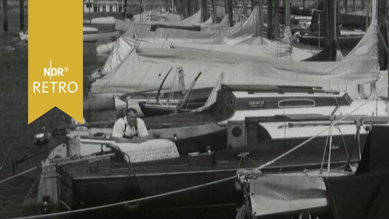 Segelboote im Yachthafen von Wedel (1963)  