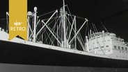 Ein Schiffsmodell in einer Ausstellung in Hamburg 1963  