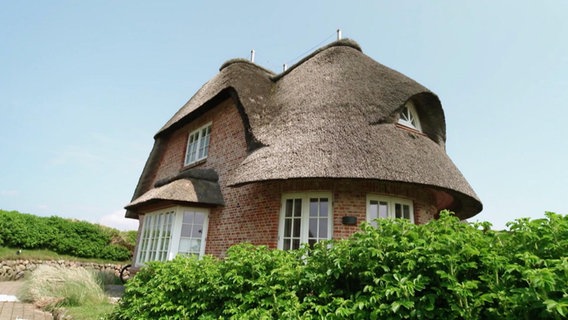 Ein Reetdachhaus auf Sylt.  