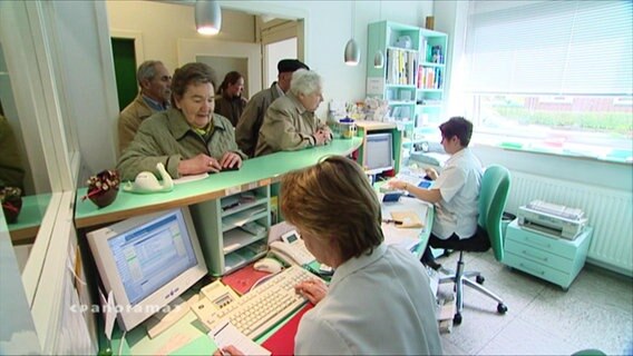 Patienten in einer Arztpraxis  