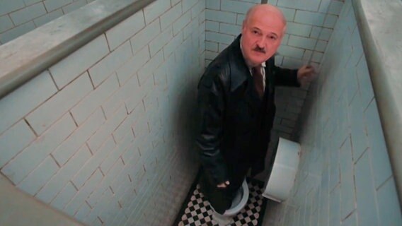 Lukaschenko auf dem Klo  
