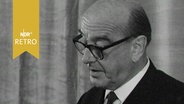 Der Hamburger Kultursenator Hans-Harder Biermann-Ratjen bei einer Rede im Schauspielhaus 1963  