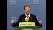 Guido Westerwelle an einem Rednerpult  