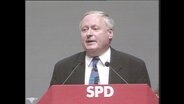 Oskar Lafontaine an einem SPD-Rednerpult  