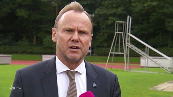 Hamburgs Innensenator Andy Grote im Interview.  