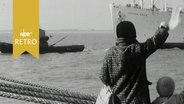 Eine Frau am Kai winkt mit dem Taschentuch der abfahrenden "Aurelia" hinterher (1964)  