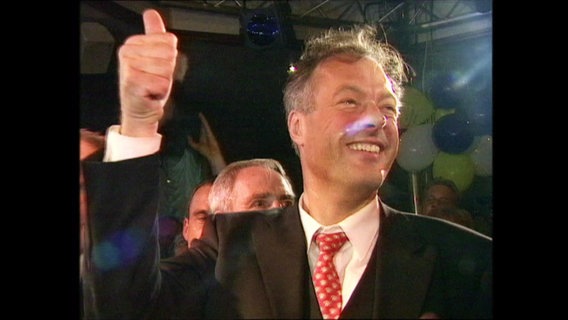 Ronald Schill feiert sich selbst.  