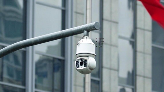 Eine öffentliche Überwachugskamera in China.  