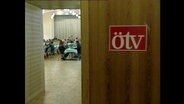 Schild "ötv" an einer Tür  