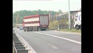 Ein Pferdetransporter auf der Autobahn  