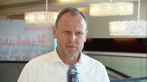 Hamburgs Innensenator Andy Grote (SPD) im NDR-Interview © NDR 