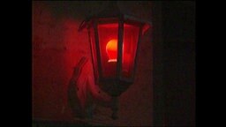 Eine Rotlichtlampe  