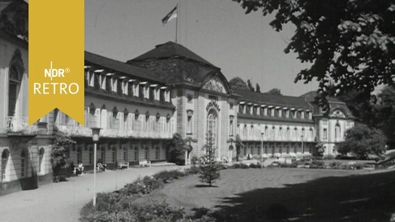 Das ehemalige Schwefelbadehaus im Kurpark Bad Nenndorf (1964)  