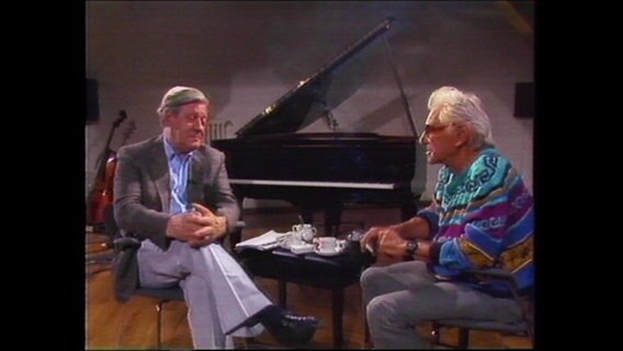 Helmut Schmidt im Gespräch mit Leonhard Bernstein  