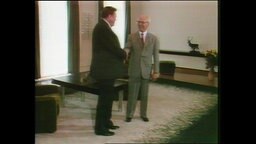 Honecker und Strauß geben sich die Hand  