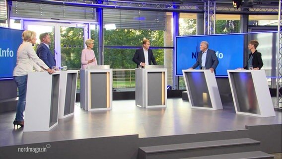 Die Spitzenkandidat*innen der Linken, der FDP, der Grünen und der AfD stehen in einem Studio zum Schlagabtausch. Susanne Stichler und Thilo Tautz moderieren die Sendung.  