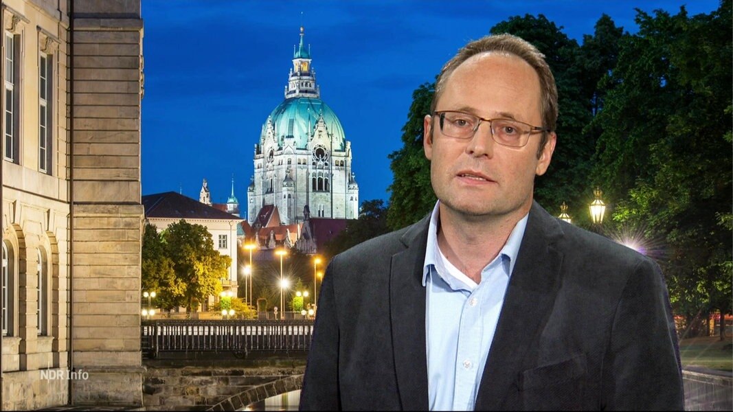 Journalist Florian Breitmeier im Gespräch.