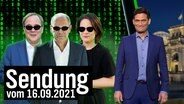 Christian Ehring, daneben die Kanzlerkandidat*innen Armin Laschet, Olaf Scholz und Annalena Baerbock im Matrix-Look. Triell Reloaded.  
