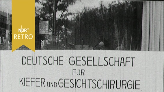 Plakat „Deutsche Gesellschaft für Kiefer- und Gesichtschirurgie. XIII. Kongress. 8.-9. August 1963"  