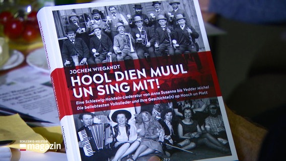 Das Liederbuch "Hool dien Muul un sing mit!"  