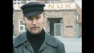 Der arbeitslose Harald Bäsner vor seinem ehemaligen Arbeitsplatz  