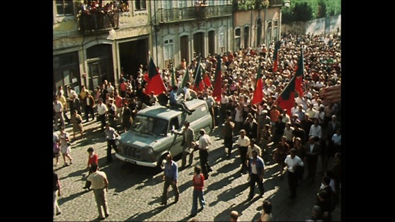 Eine Kundgebung in Portugal 1975  