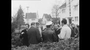 Polizeiliche Ermittlungen vor einem Wohnhaus in Köln 1972  