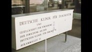 Schild der "Deutschen Klinik für Diagnostik" 1972  