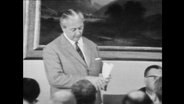 Kurt-Georg Kiesinger hält eine Rede  